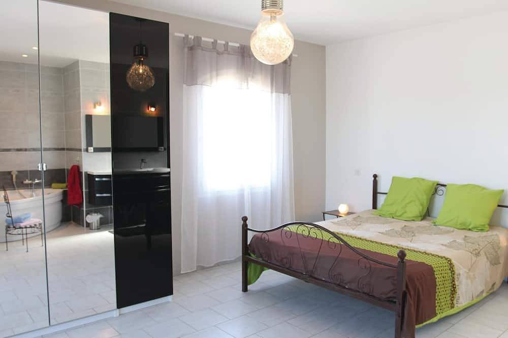 Beautiful home in Apt in APT, Parque natural regional del Luberon
