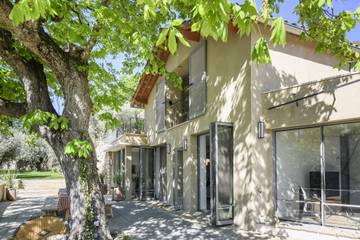 Ferienhaus für 10 Personen, mit Terrasse und Pool in Apt