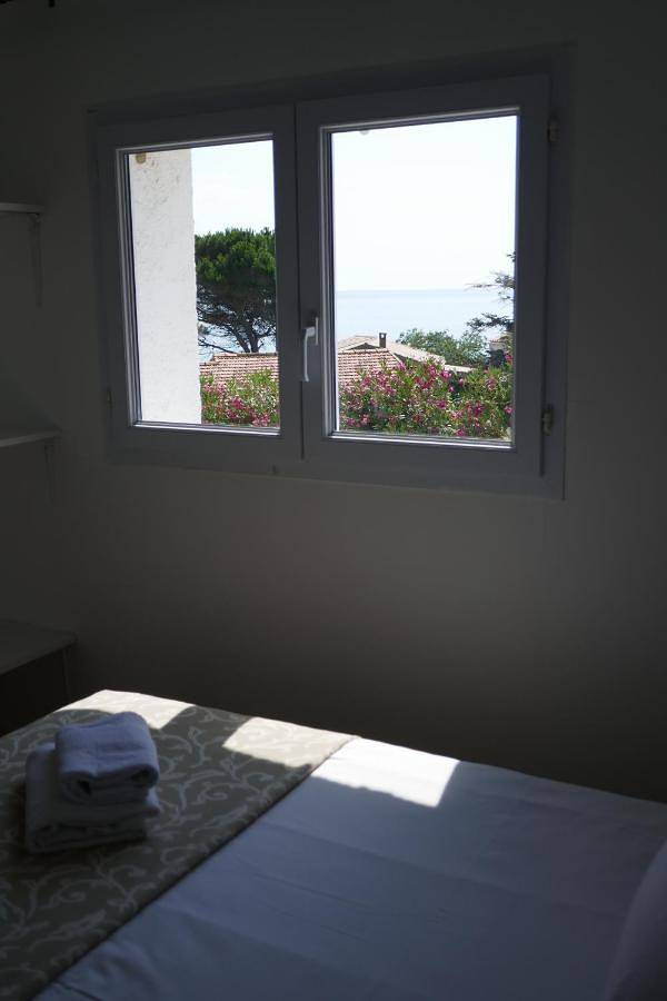 Parc de vacances pour 4 personnes, avec Terrasse ainsi que Jardin et Piscine en Corse-du-Sud - 2