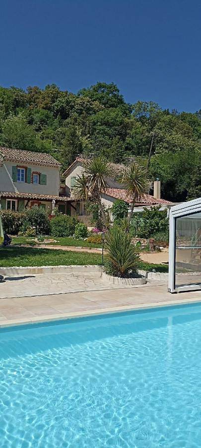 Maison de vacances pour 4 personnes, avec Jacuzzi et Terrasse ainsi que Jardin et Piscine à Saint-Ambroix