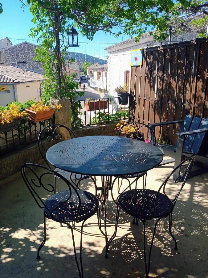 Location de vacances pour 2 personnes, avec Terrasse et Vue à Saint-Martin-d'Ardèche