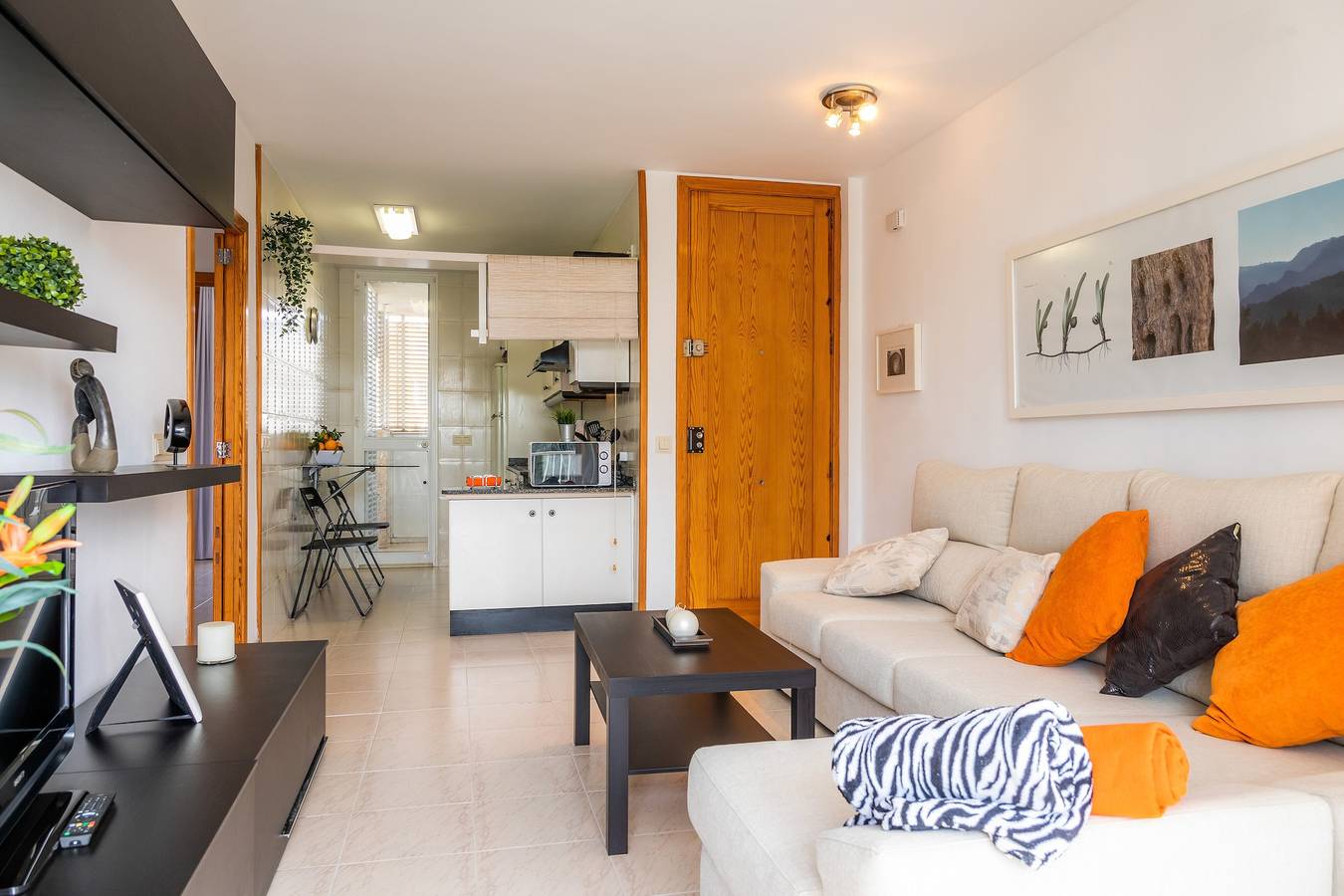 Entire apartment, Apartment 'Angy' with Garden, Terrace & Wi-Fi in Playa de Alcúdia, Alcúdia