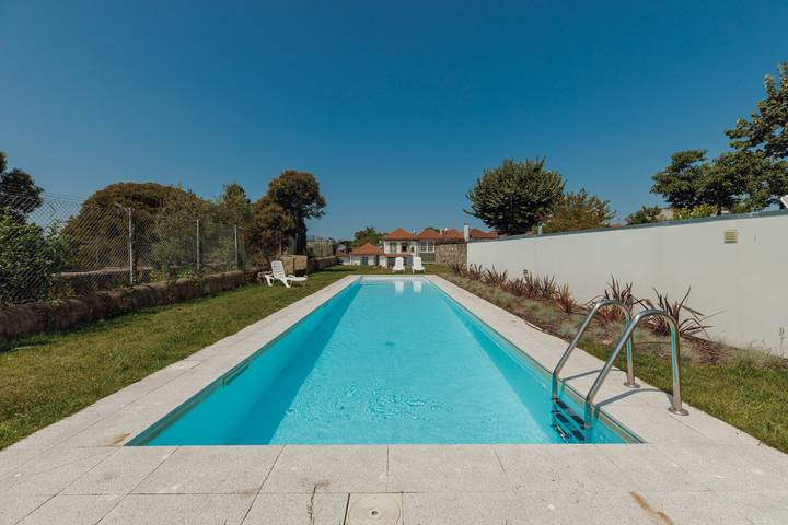 Casa de férias para 3 pessoas, com Varanda e Terraço e ainda Jardim and Piscina em Bonfim