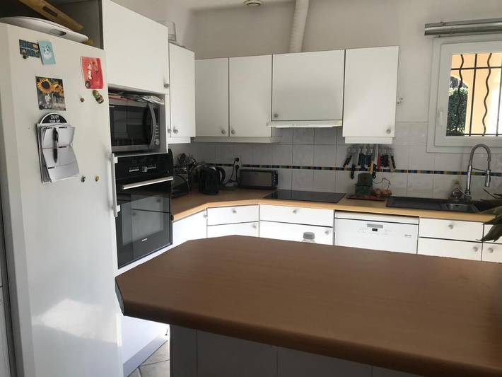 Villa pour 6 personnes, avec vue ainsi que balcon et piscine