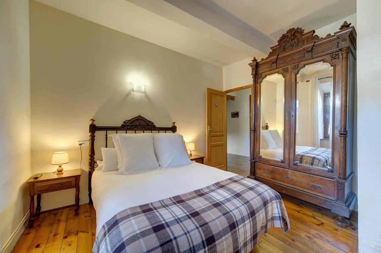 Double Room with Private Bathroom in Escuñau, viella e mijaran
