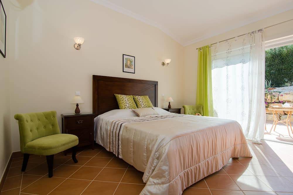 Unique Beachfront 2Bed/Bathroom Villa, optionally third Bed/Bathroom on request. in Sagres, Parc naturel du Sud-Ouest Alentejano et Costa Vicentina