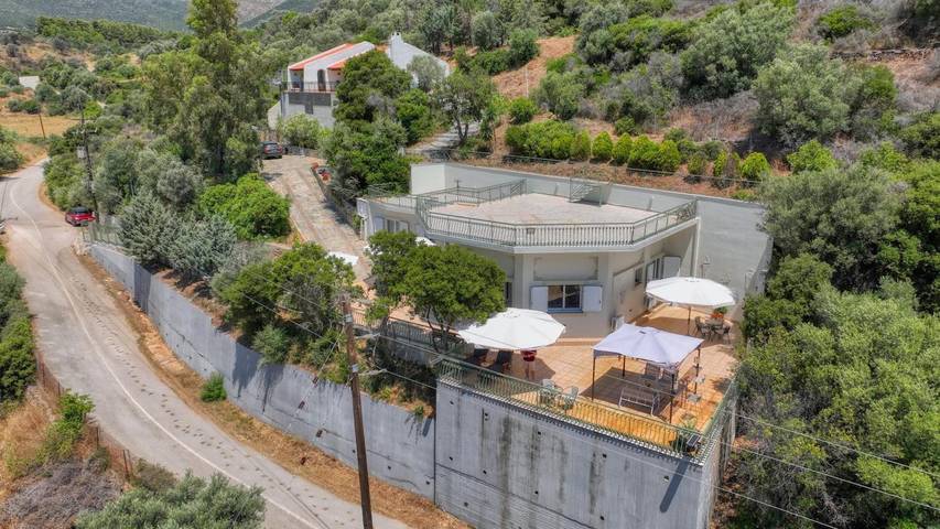 Gîte pour 4 personnes, avec Balcon et Jardin dans Carystos