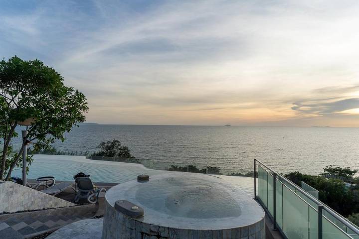 Ferienwohnung für 2 Personen, mit Terrasse und Pool sowie Ausblick, mit Haustier in Pattaya