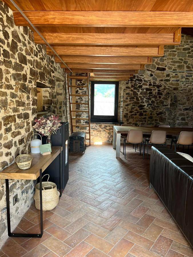 Location de vacances pour 10 personnes, avec Balcon et Terrasse ainsi que Jardin et Piscine à Sant Joan de les Abadesses - 3