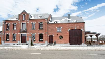 Location de vacances pour 5 personnes, avec terrasse et jardin à Couvin