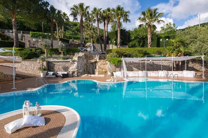B&b per 5 persone, con Terrazza e Giardino nonché Piscina per bambini e Piscina a Cava dei Tirreni