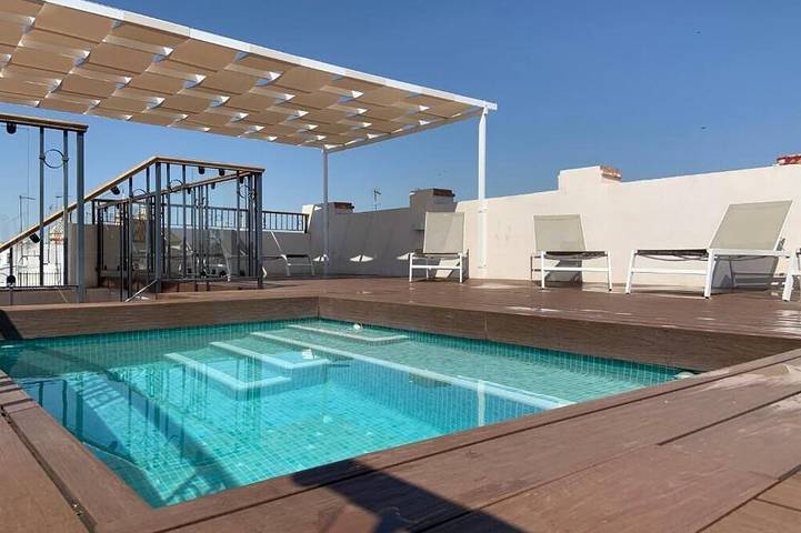 Ferienhaus für 24 Personen, mit Balkon und Pool