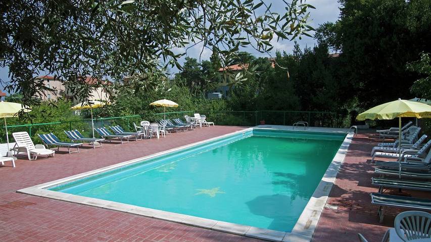 Ferienhaus für 5 Personen, mit Terrasse und Pool - 1