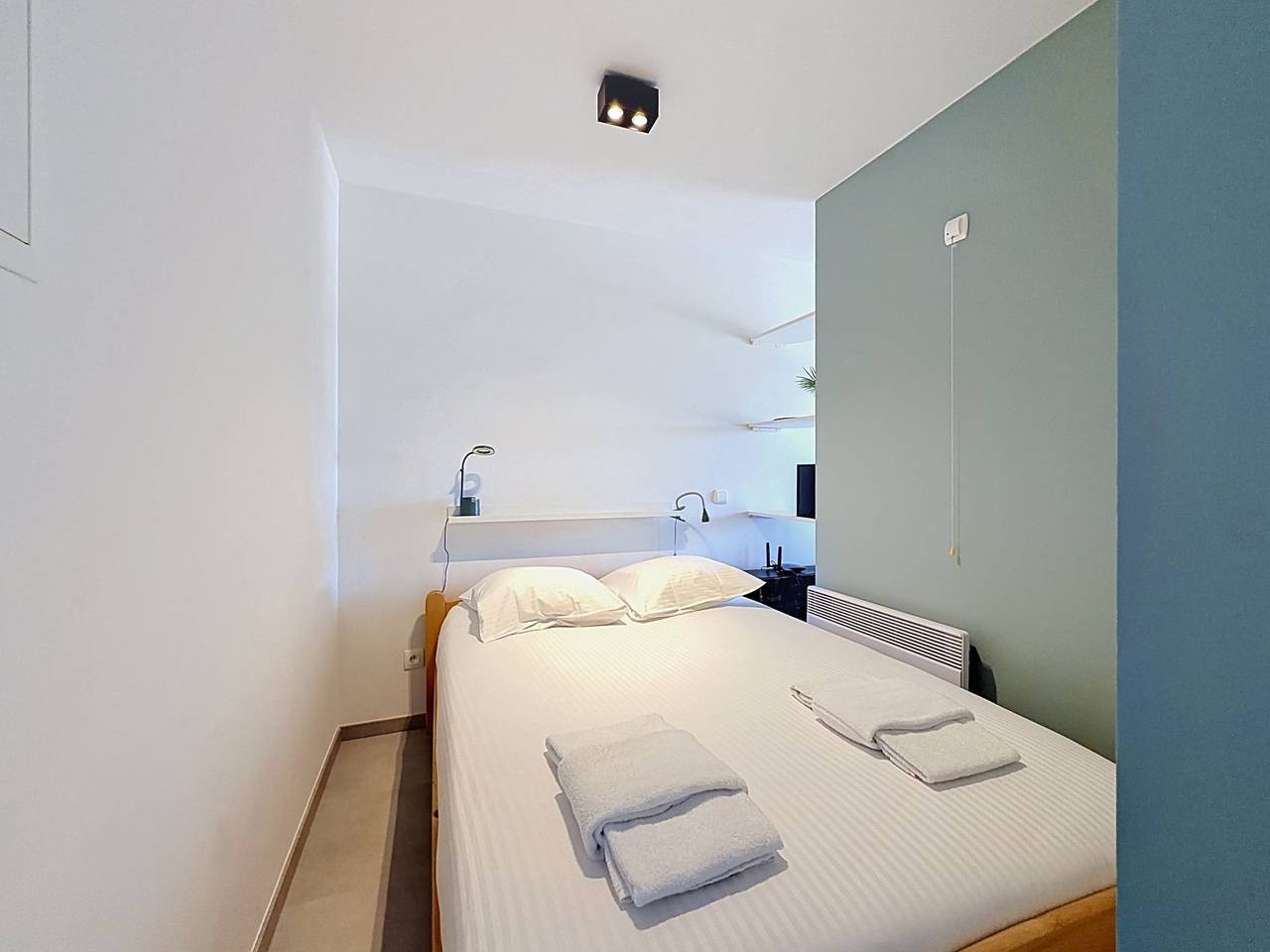 Geheel appartement, Deauville with pool & balcony in Bredene, Belgische Kust