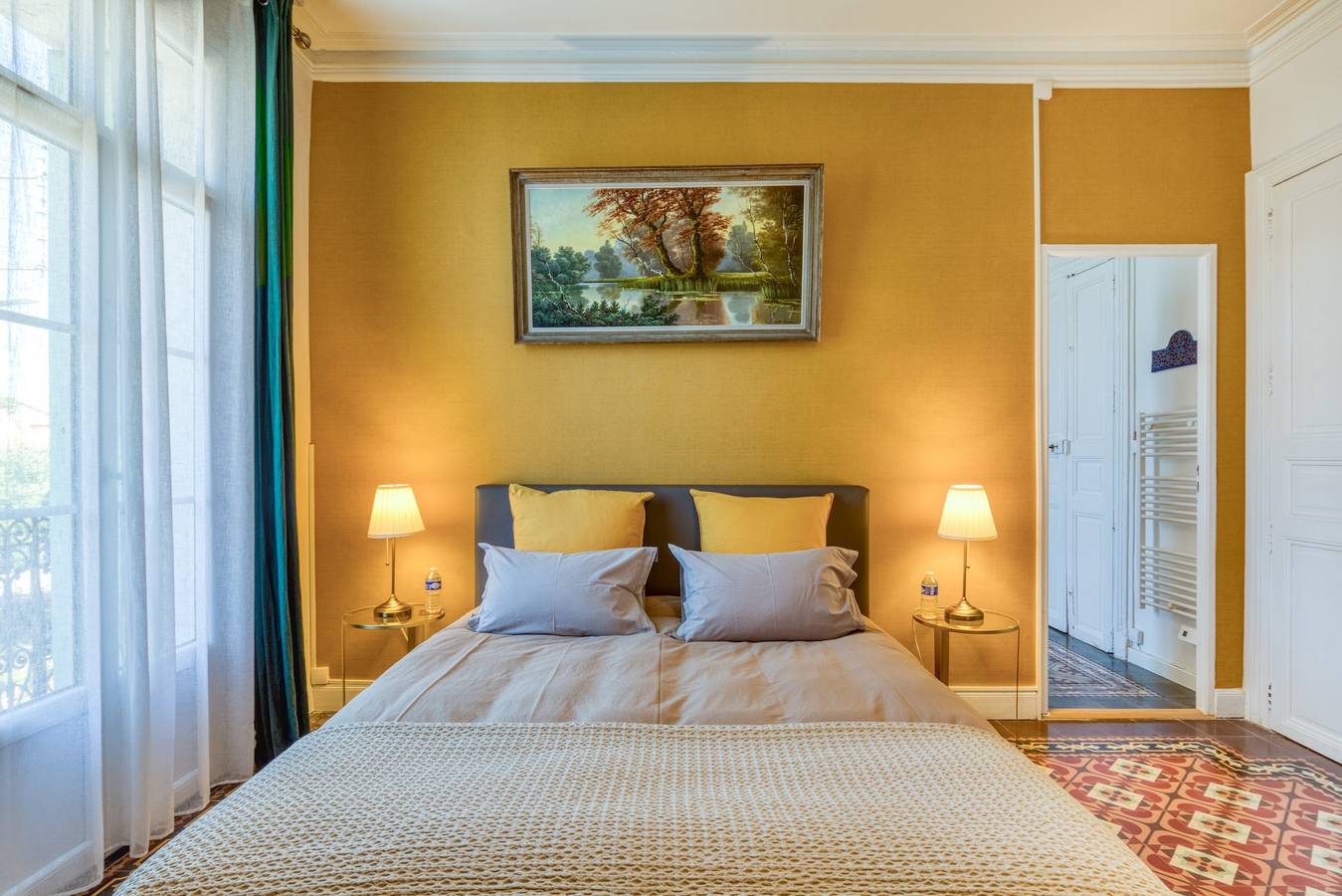 Chambre d’hôtes « La Suite Or » avec terrasse partagée, Wi-Fi et climatisation in Gigean, Côte méditerranéenne (France)