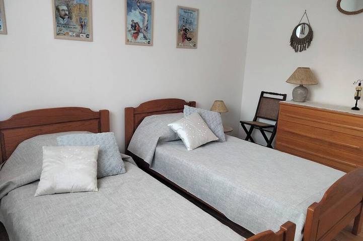 Amandier du Canigou A new, single-storey, detached house facing the Canigou mountains in Vernet-les-Bains, Parque Natural Regional de los Pirineos Catalanes