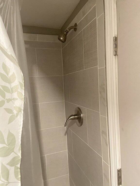 Single family house with 5 bathroom 3 bathroom Livingroom family room in Ewing Township, Mercer County