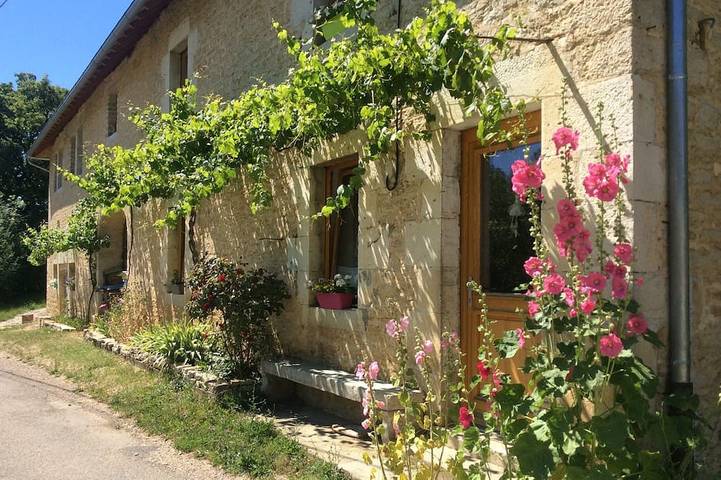 Gîte pour 4 personnes, avec Jardin dans Bracon