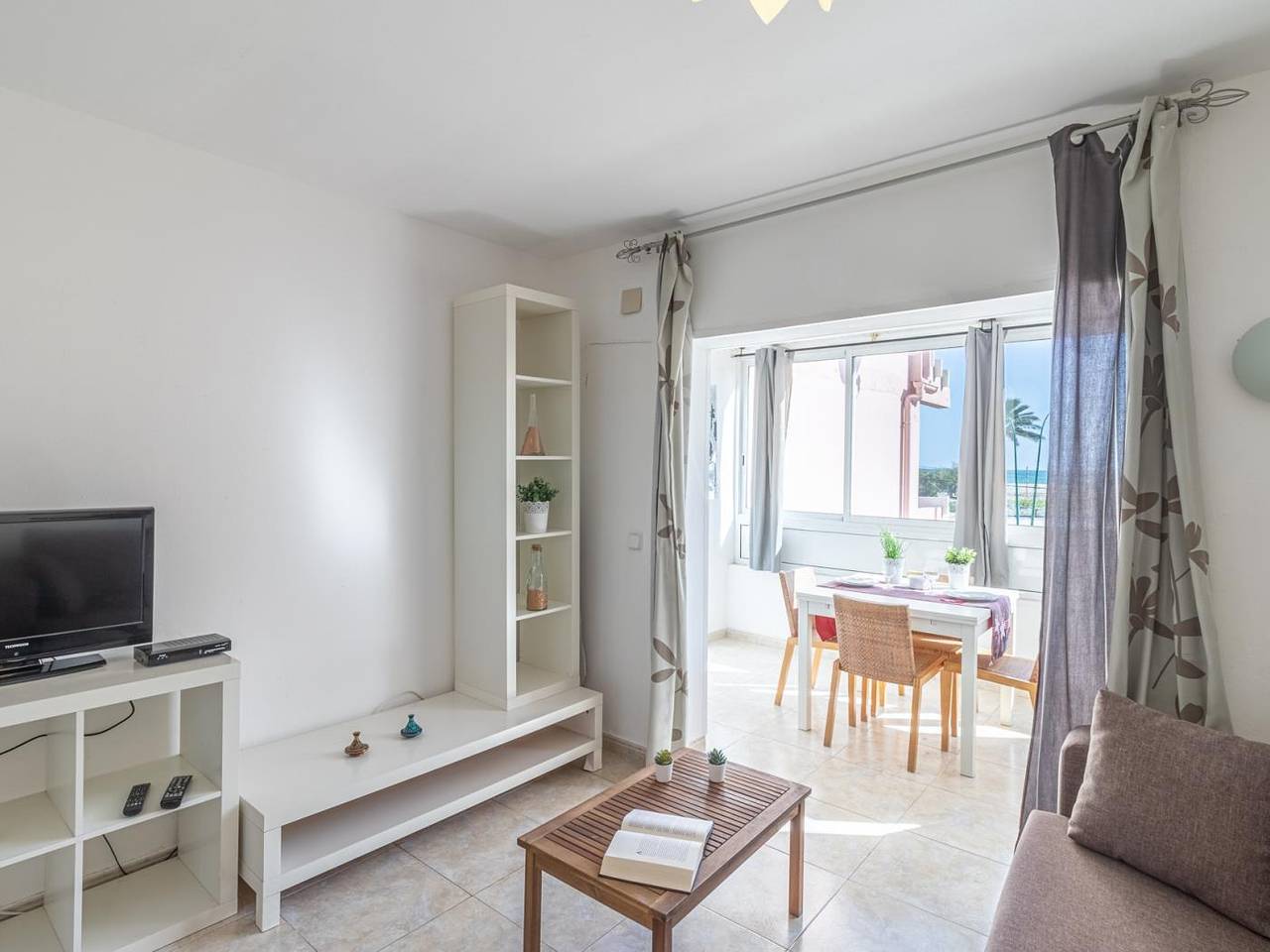 Apartamento vacacional entero, Apartamento en primera linea de mar. Wifi in Ampuriabrava, Alt Empordà