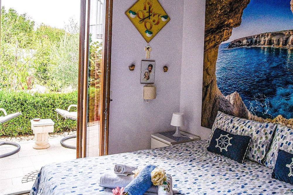 Garden view double bed in Bisceglie, Barletta-Andria-Trani