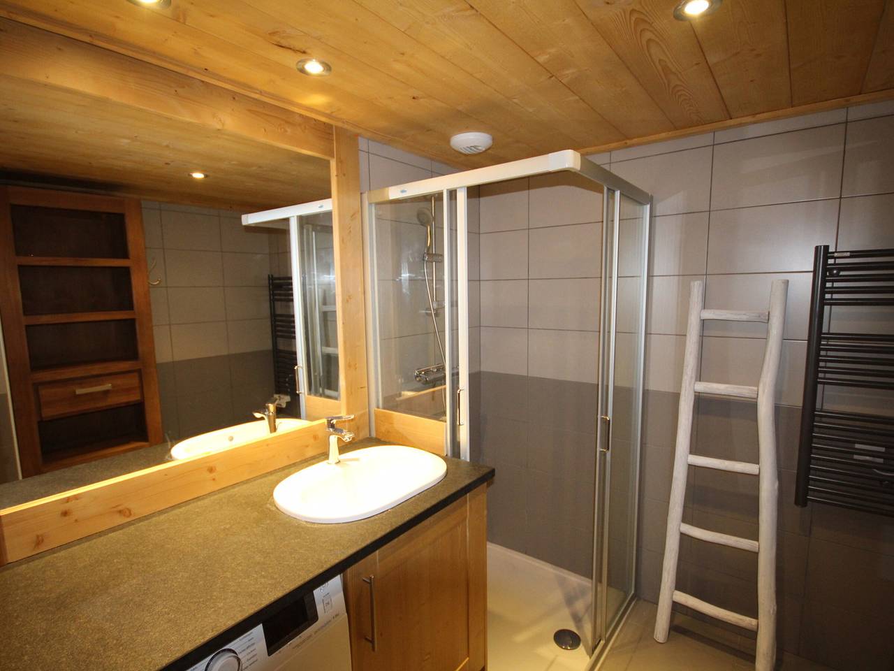 Appartement entier, Les Saisies-Bisanne 1500 : Appartement 3 pièces avec accès piscine, parking, animaux admis in Villard-sur-Doron, Région d'Albertville