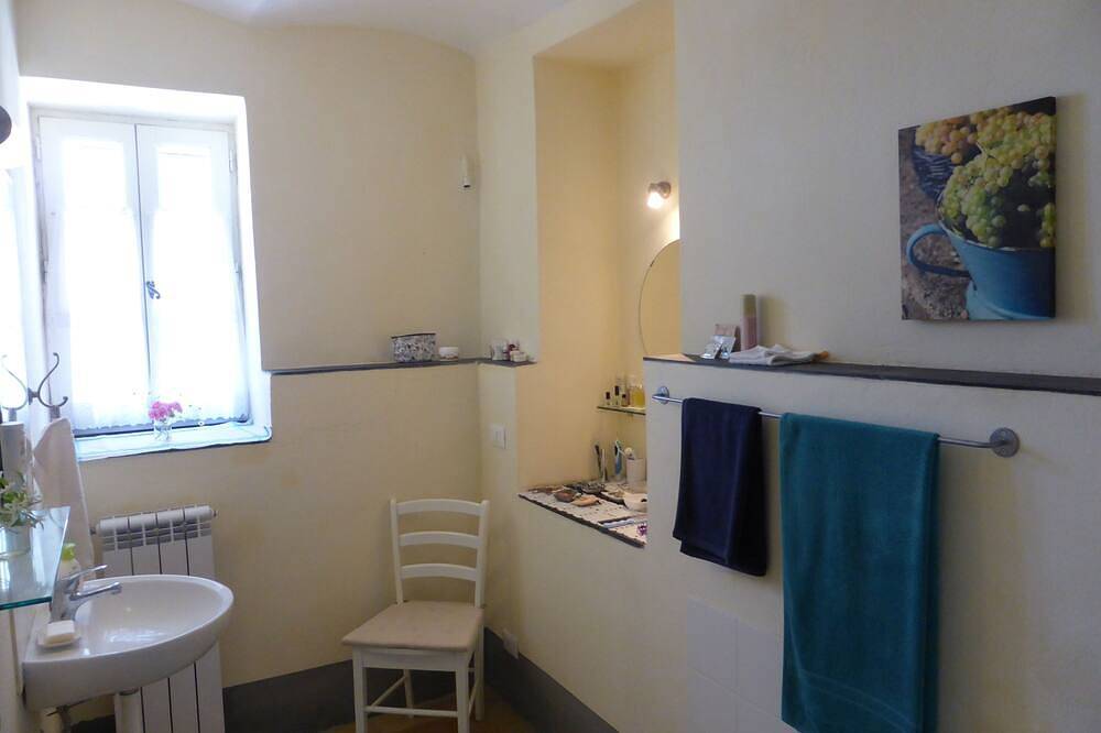 Landhaus mit Garten und Meerblick in Vasia, Riviera di Ponente