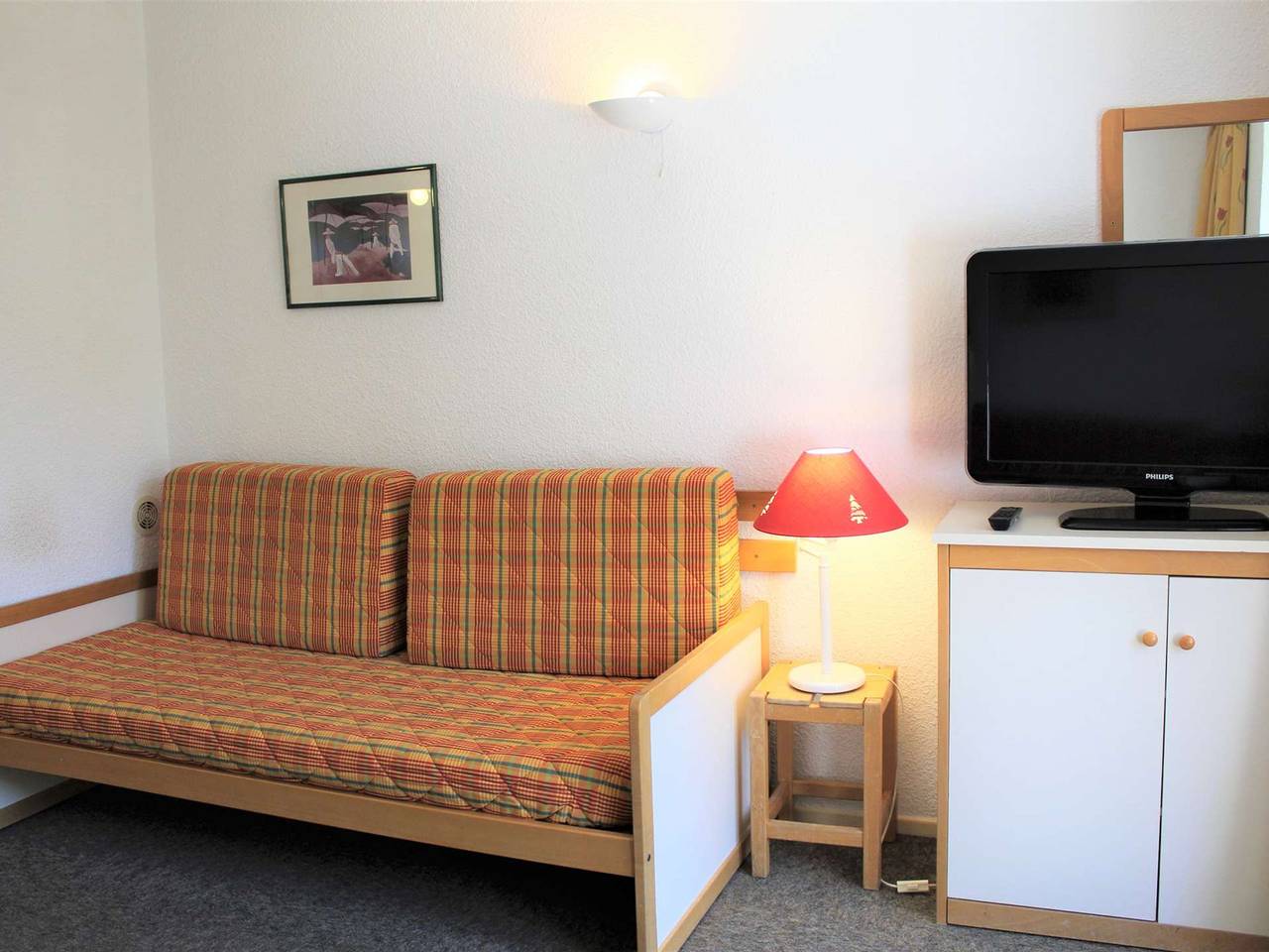 Entire apartment, Cozy studio 27m², sleeps 4, 200m from slopes in Vars in Vars, Briançon region