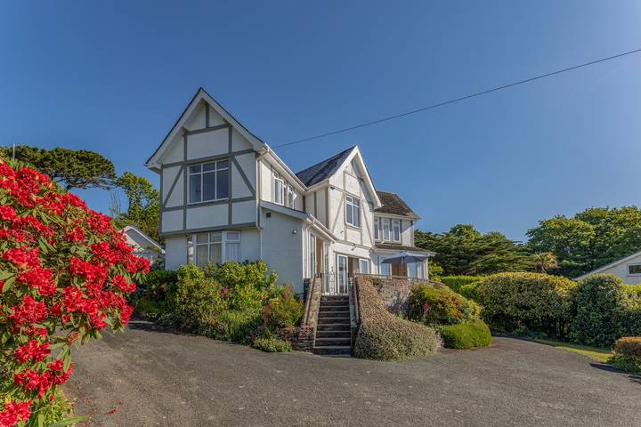Log cabin for 8 people, with pool and garden in Salcombe