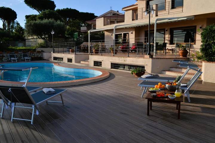 Villa con piscina per 8 persone, con Balcone e Terrazza nonché Giardino e Piscina per bambini a Messina