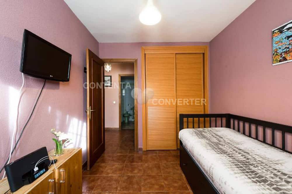 Entire apartment, Magnificent House With Garden In Madrid 10 Pax - Wificasa with garden Vt353 in Barajas, Madrid