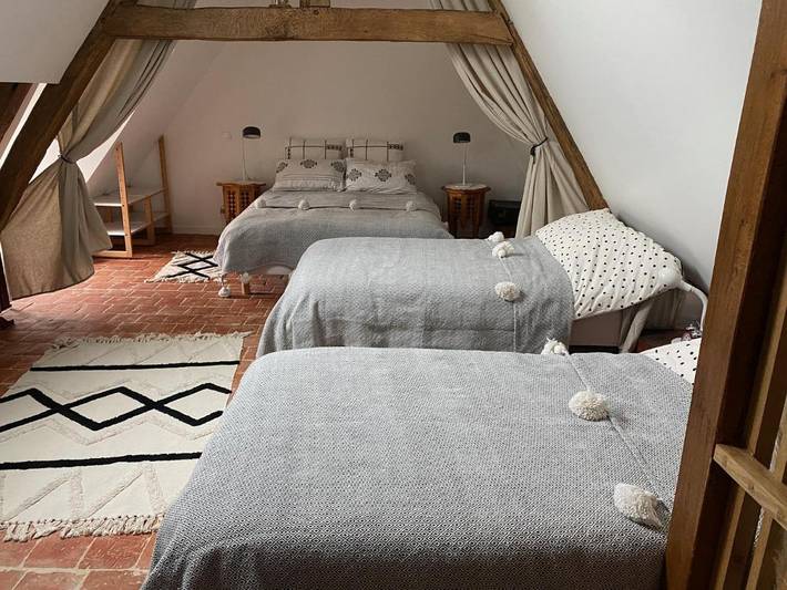 Location de vacances pour 4 personnes, avec jardin ainsi que vue et piscine à Genillé - 4