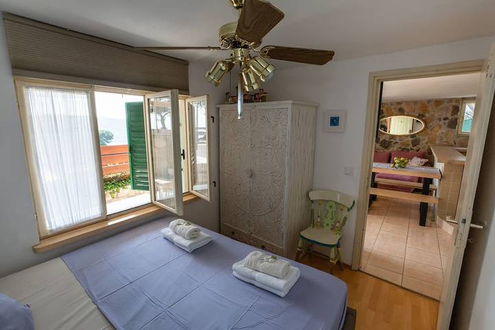 Ganze Wohnung, Grosse Familienwohnung Mit Meerblick-Terrasse In Der Nähe Des Strandes Und Des Fährhafens in Šolta (Split-Dalmatien), Rogac
