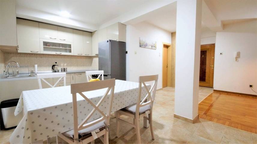 Ferienwohnung für 5 Personen, mit Balkon in Budva - 2