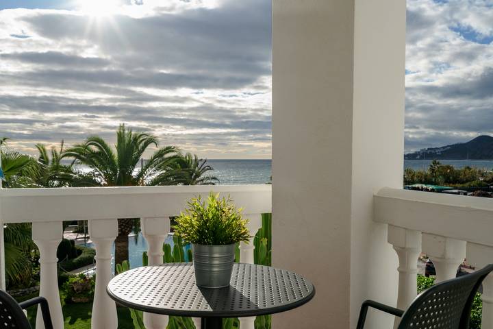 Ferienwohnung für 4 Personen, mit Kinderpool und Garten sowie Balkon in Nerja - 3