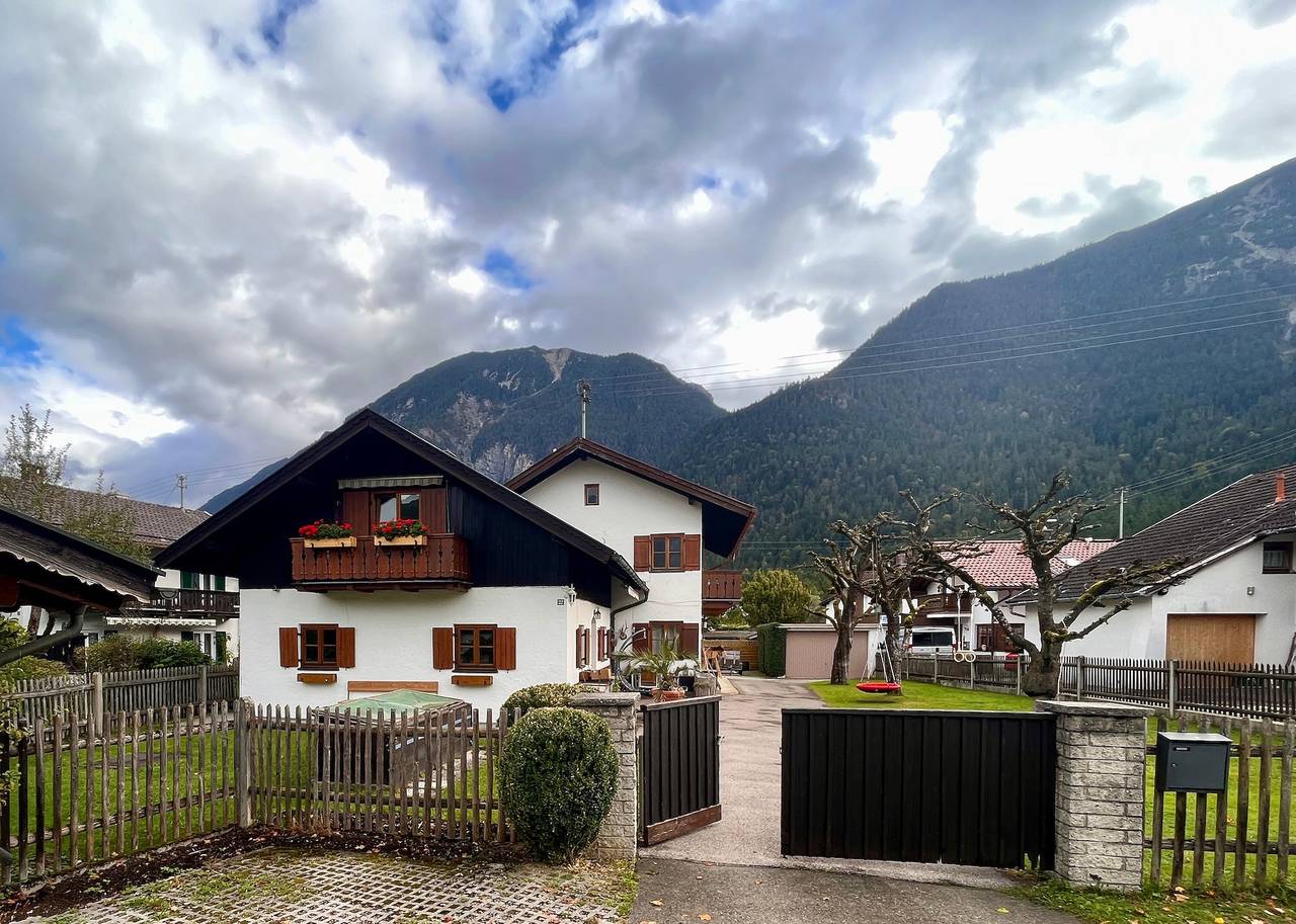 Ganze Wohnung, Ferienwohnung Zugspitze" mit Bergblick, Balkon und Wlan in Farchant, Bayerische Alpen