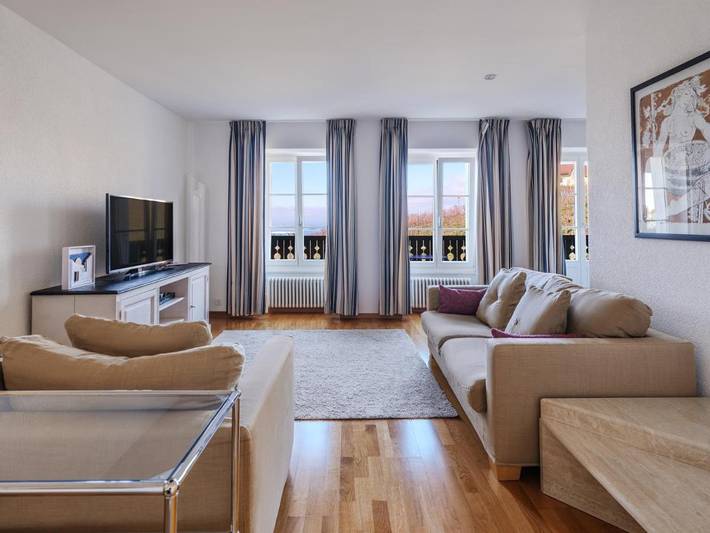 Gîte pour 4 personnes, avec vue ainsi que vue sur le lac et jardin dans Grandvaux - 2