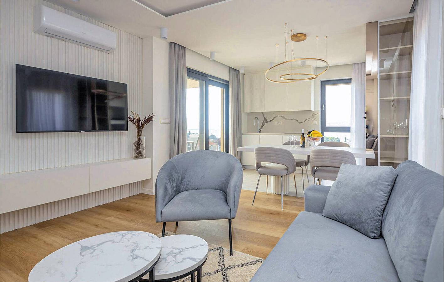 Ganze Ferienwohnung, Urlaub am Meer: Gemütliche Ferienwohnung mit Pool und Terrasse, 1,5 km vom Strand entfernt in Sveti Filip i Jakov, Općina Sveti Filip i Jakov