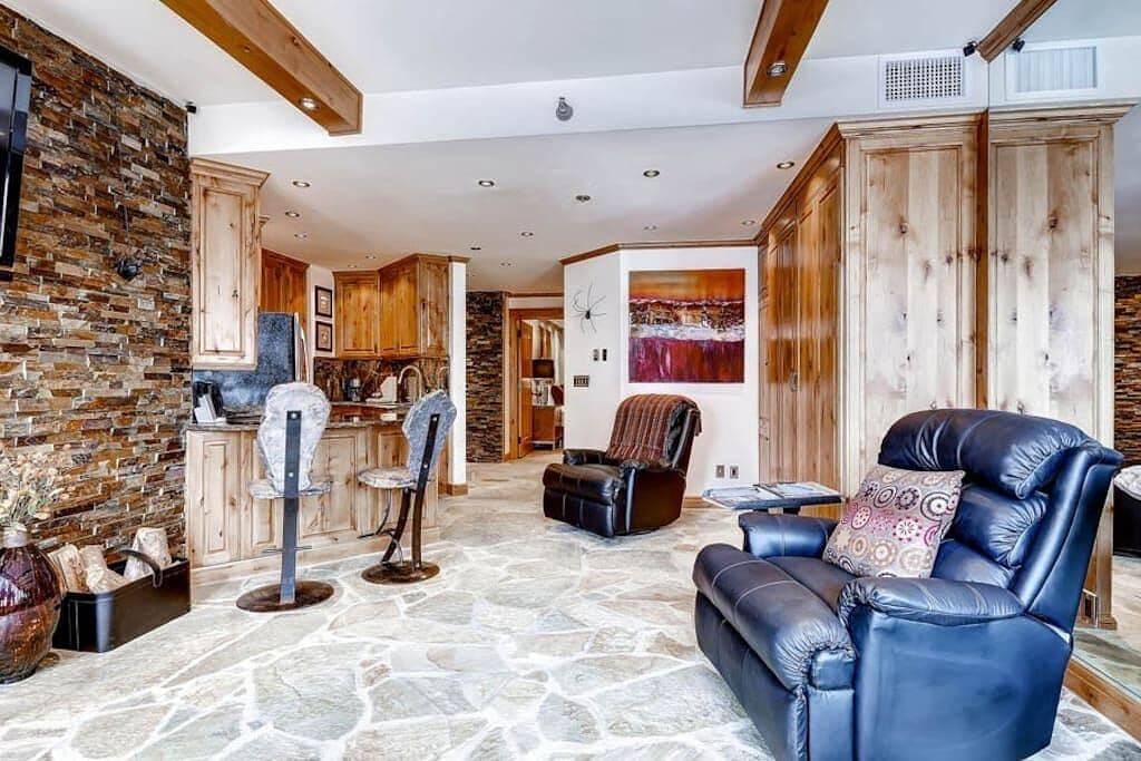 Ganze Wohnung, 1Bdr Condo w/ Stunning Décor - Heart of Downtown! in Uinta Wasatch Cache National Forest