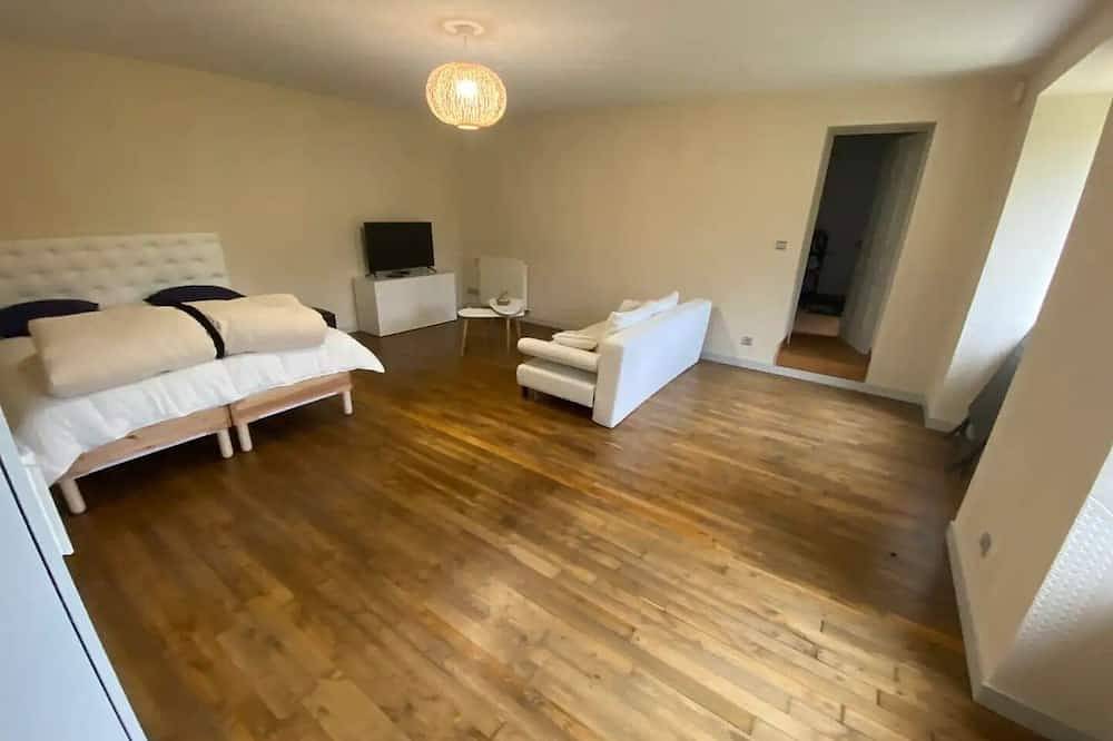 Charming accommodation with swimming pool and garden. in Saint-Nicolas-de-Redon, Région de Châteaubriant