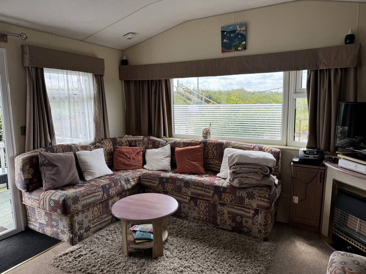 Family Caravan - Sleeps 8 - Pets Ok - Parking in Heacham, Norfolk Coast