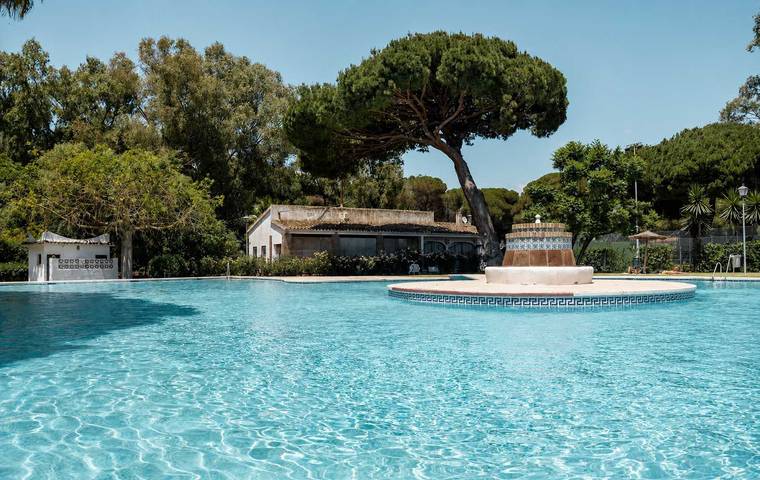 Entire apartment, Los Arcos | Charming Patio Pool Townhouse in Marbella East, Marbella