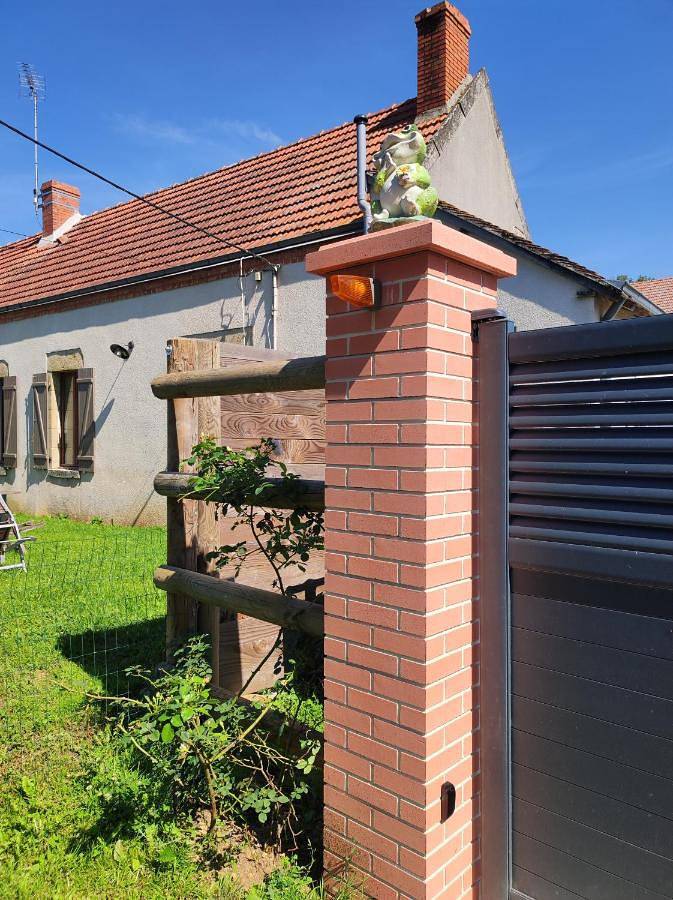 Location de vacances pour 6 personnes, avec Terrasse et Jardin ainsi que Vue sur le lac et Vue à Le Magny (Indre)