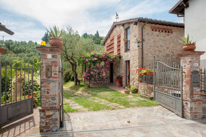 Villa with pool for 5 people, with garden and terrace in Lucca