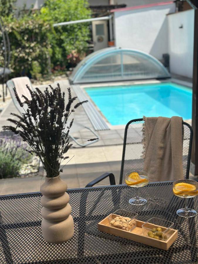 Vakantiehuis voor 14 personen, with Terras and Tuin as well as Zwembad and Uitzicht in Zuid-Moravië