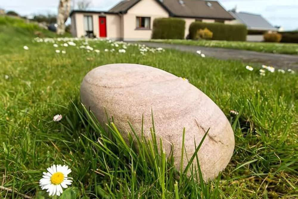 Ganze Wohnung, Comfy Annexe near Croagh Patrick with sea views\n in County Mayo