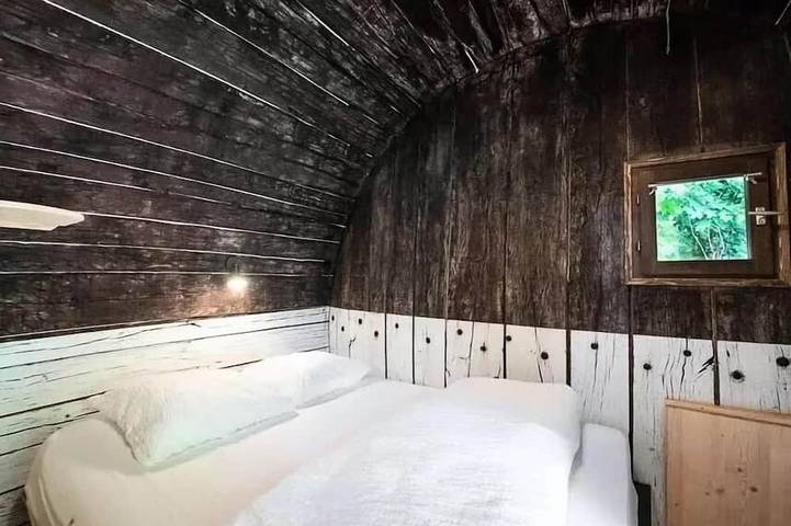 Gîte pour 2 personnes, avec Jacuzzi ainsi que Terrasse et Sauna à Chassenard - 2