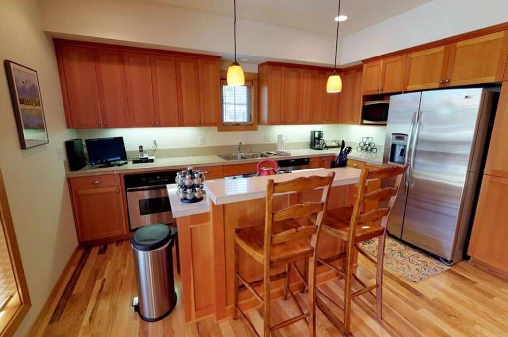 Fremont Crossing home steps to Village and Sharc. Sharc Passes, New Hot Tub in Sunriver, Deschutes County