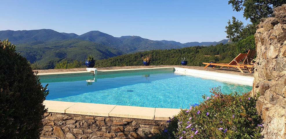 Gîte für 10 Personen, mit Terrasse und Garten sowie Pool in Montferrer