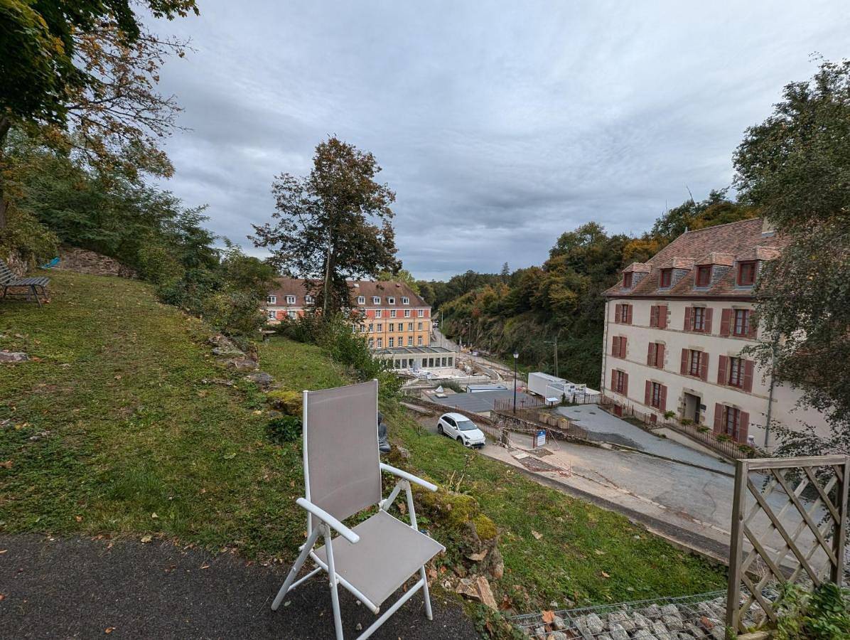 Appartement entier, One-Bedroom Apartment in Évaux-les-Bains, Région d'Aubussargues
