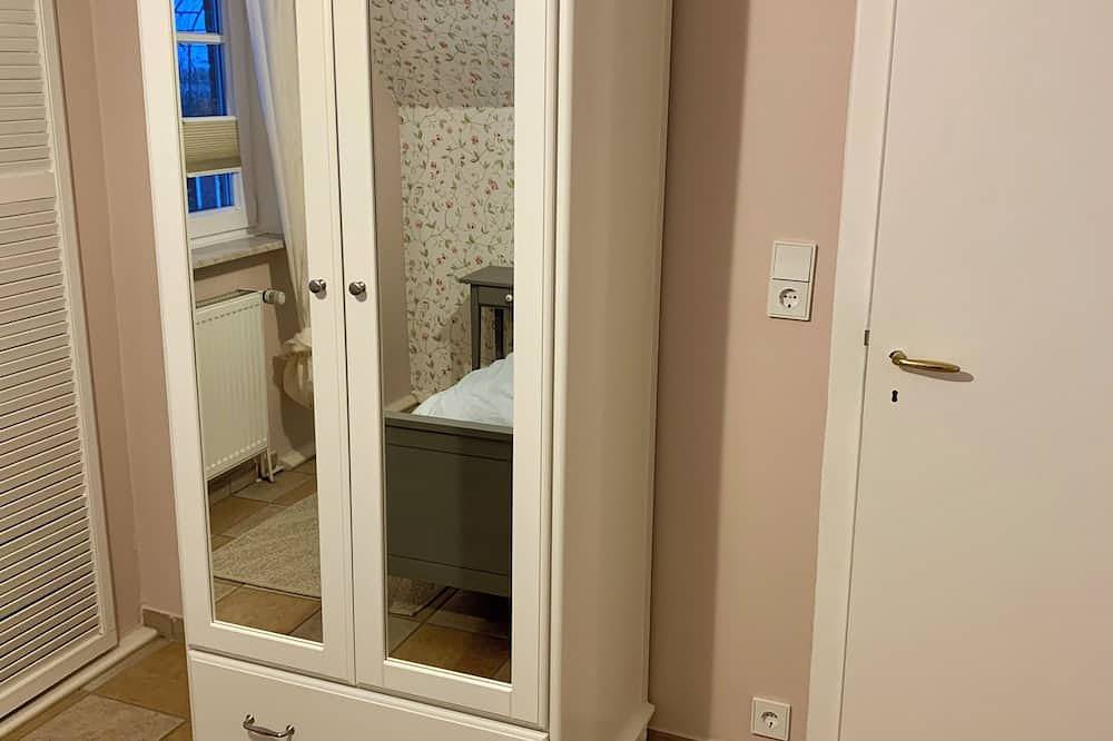 Gemütliches Reetdachhaus direkt am Weser-Deich mit großem Garten und Kamin in Stadland, Wesermarsch